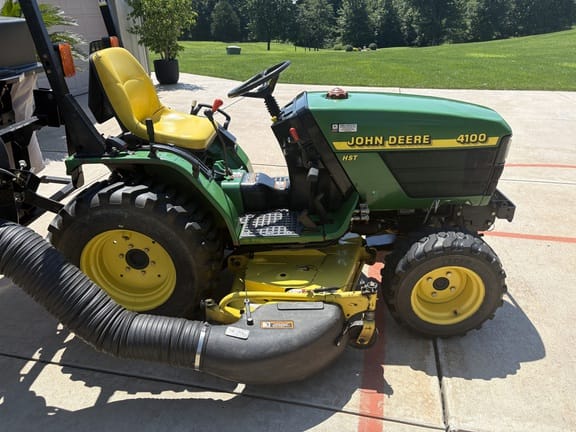 1998 John Deere 4100 Equipment Image0
