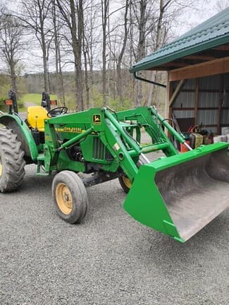 Image of John Deere 5210 equipment image 3