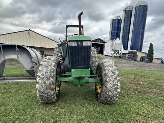 Image of John Deere 7610 equipment image 1