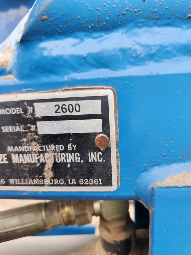 Image of Kinze 2600 equipment image 4