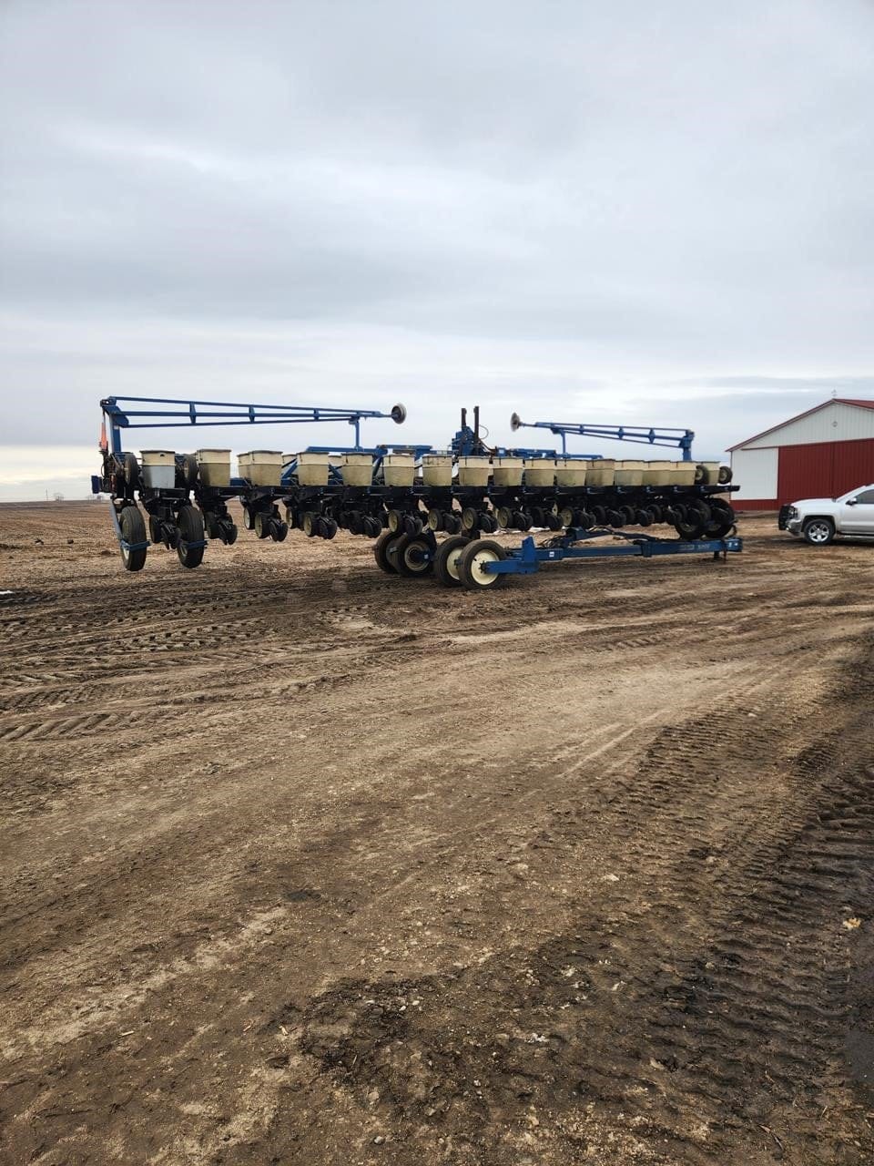 1998 Kinze 2600 Equipment Image0