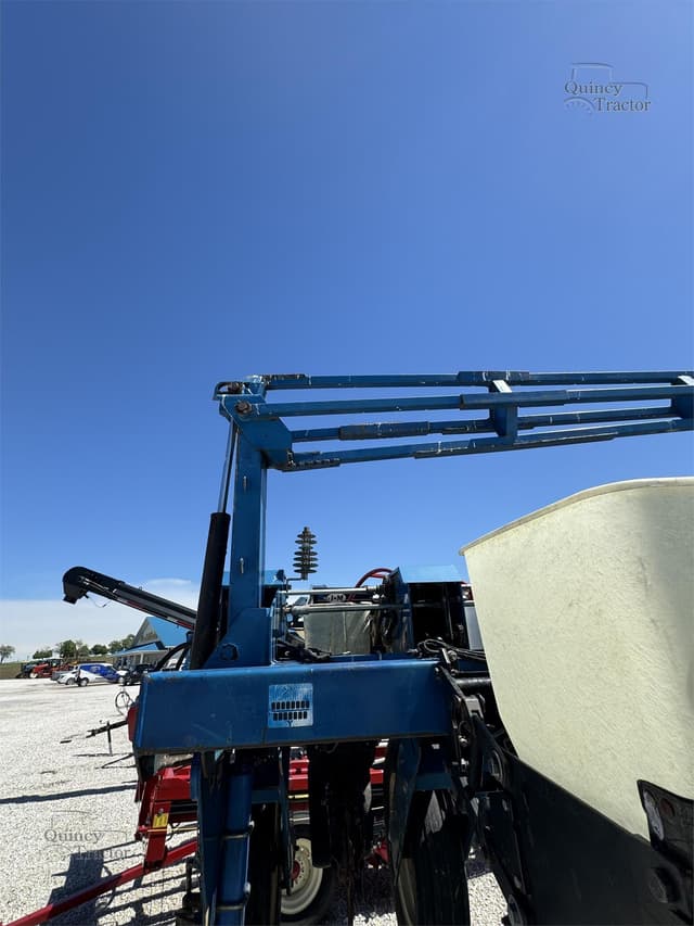 Image of Kinze 2600 equipment image 2