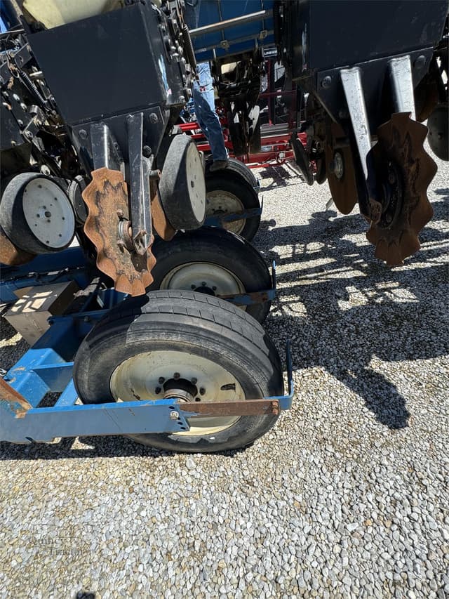 Image of Kinze 2600 equipment image 4