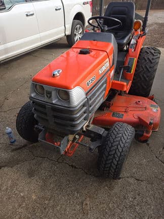 Image of Kubota B7300 equipment image 2