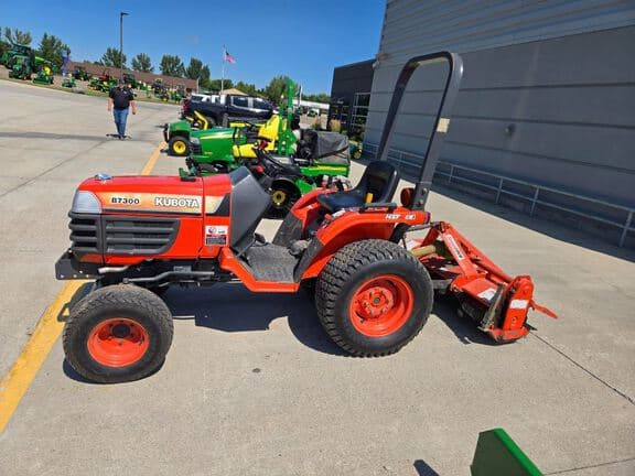 Image of Kubota B7300 equipment image 1