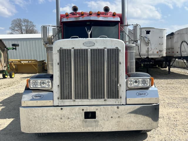 Image of Peterbilt 379 equipment image 1
