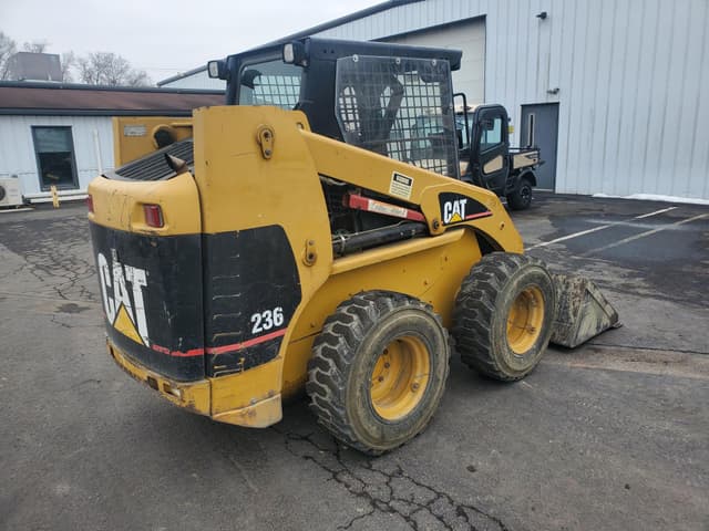 Image of Caterpillar 236 equipment image 3