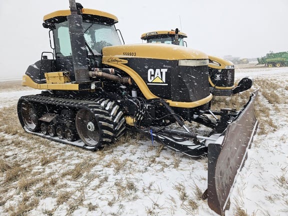 1999 Challenger 75E Equipment Image0