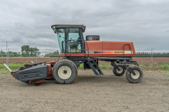 Image of Hesston 8450 equipment image 1