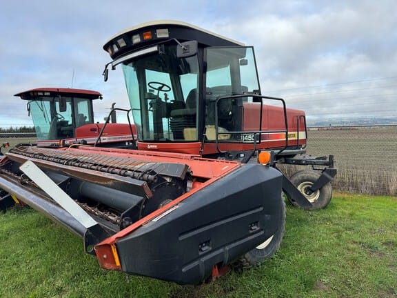 1999 Hesston 8450 Equipment Image0