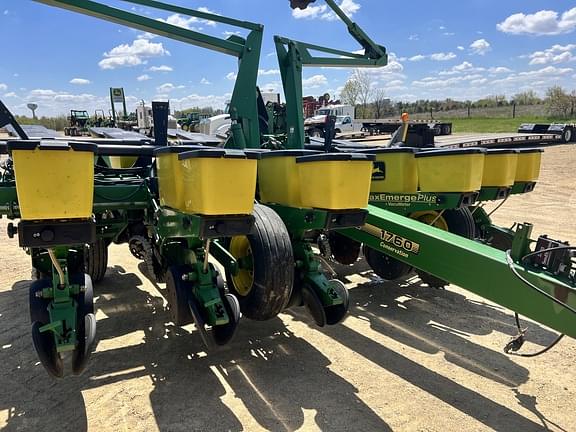 Image of John Deere 1760 equipment image 3