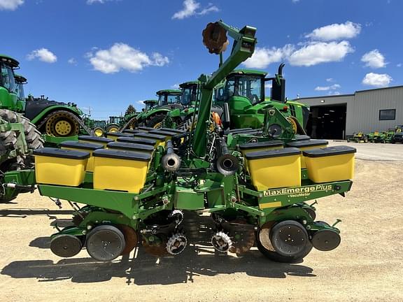 Image of John Deere 1760 equipment image 1