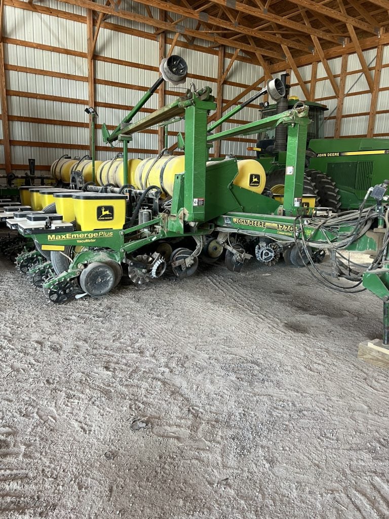 1999 John Deere 1770 Equipment Image0