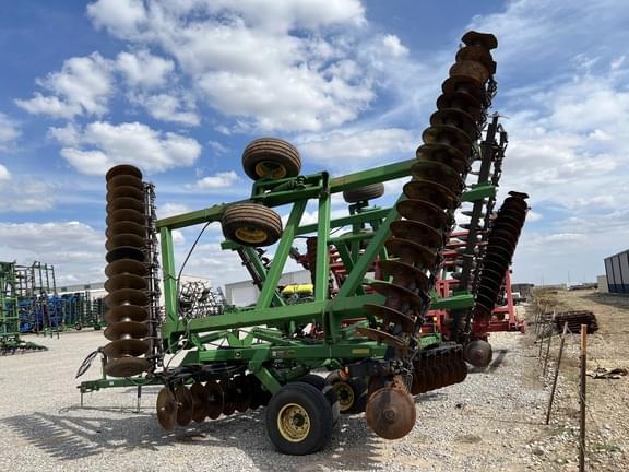 Image of John Deere 637 equipment image 2