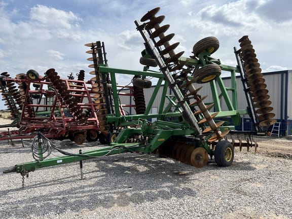 1999 John Deere 637 Equipment Image0