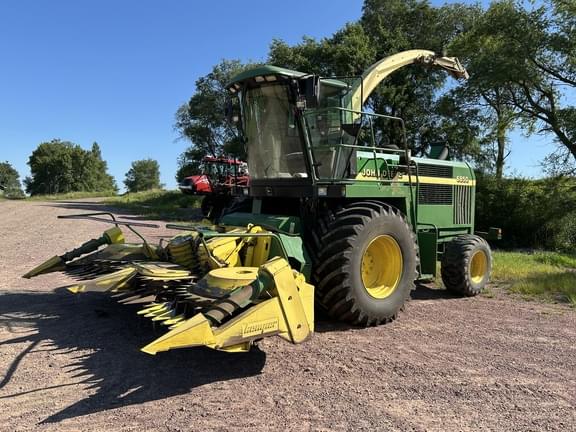 Image of John Deere 6850 Primary image