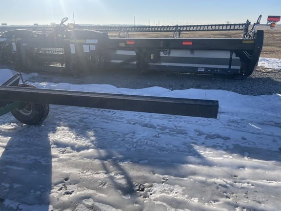 2000 E-Z Trail 680 Equipment Image0