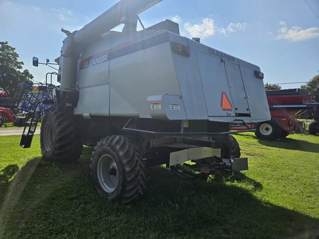 Image of Gleaner R62 equipment image 3