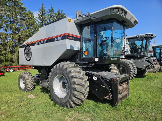 Image of Gleaner R62 equipment image 1
