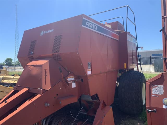 Image of Hesston 4910 equipment image 4