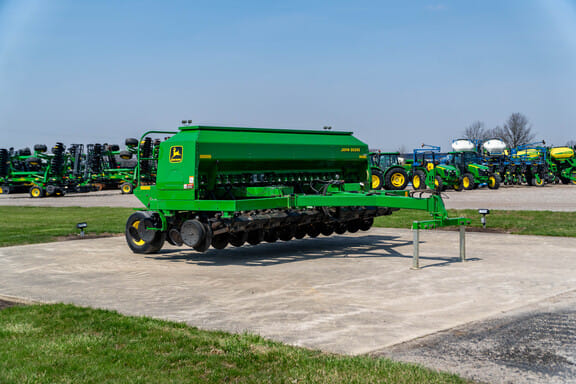 2000 John Deere 1560 Equipment Image0
