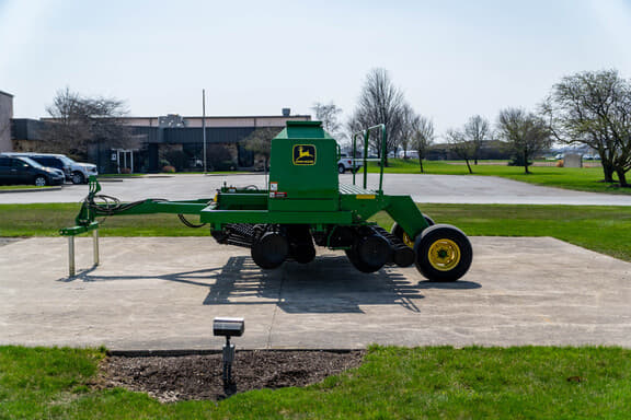 Image of John Deere 1560 equipment image 3