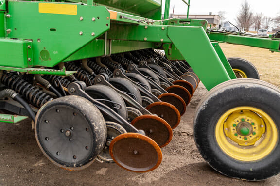 Image of John Deere 1560 equipment image 1