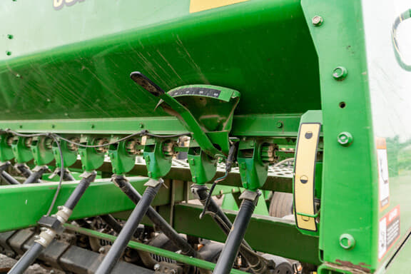 Image of John Deere 1560 equipment image 3
