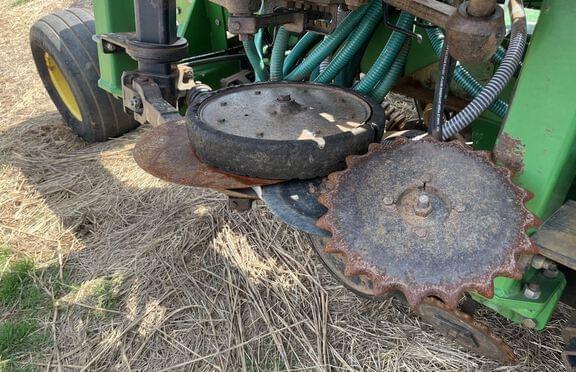 Image of John Deere 1860 equipment image 3