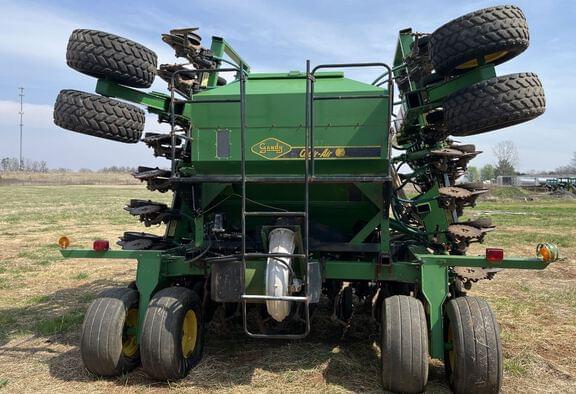 Image of John Deere 1860 equipment image 1