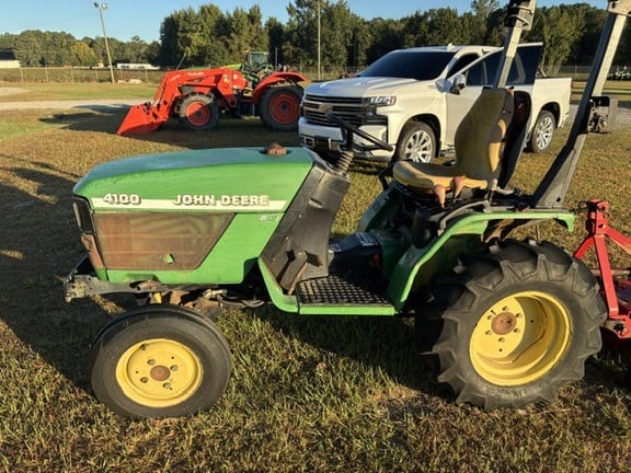 2000 John Deere 4100 Equipment Image0
