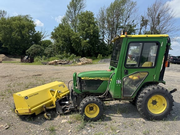 2000 John Deere 4100 Equipment Image0
