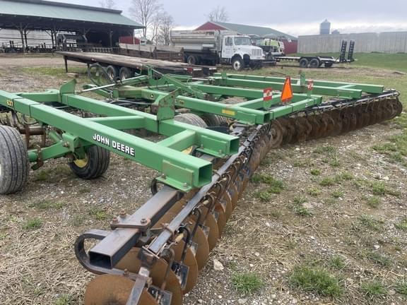 Image of John Deere 637 equipment image 2