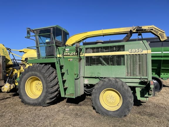 Image of John Deere 6850 Primary image