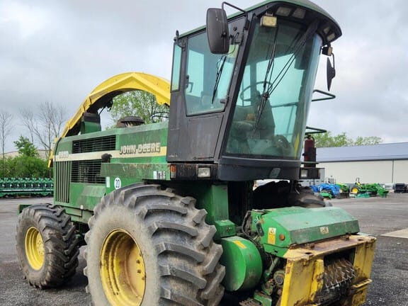 2000 John Deere 6850 Equipment Image0