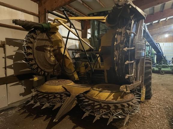 Image of John Deere 6850 equipment image 1
