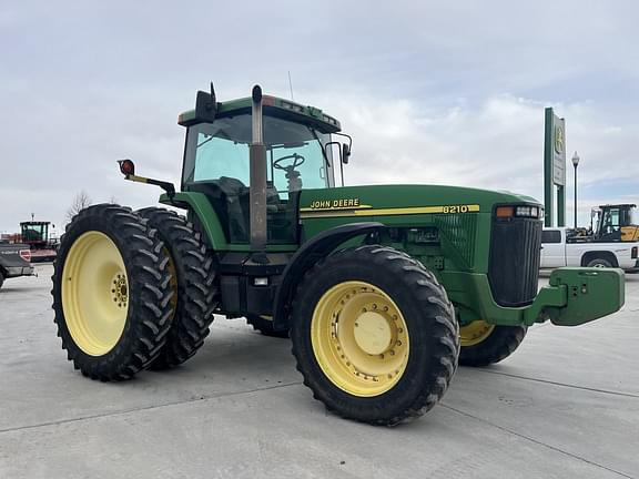 Image of John Deere 8210 equipment image 2
