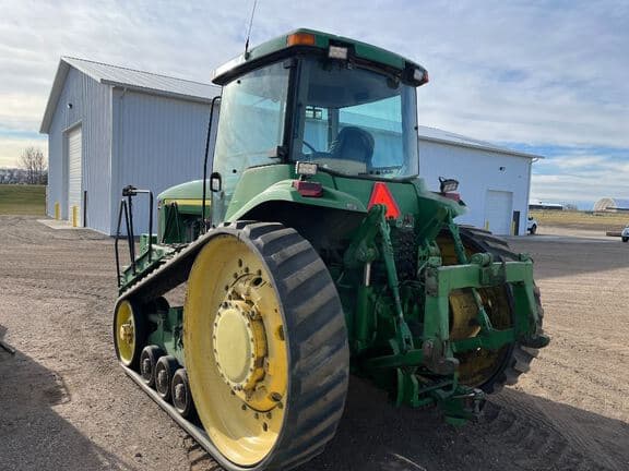 Image of John Deere 8400T equipment image 3