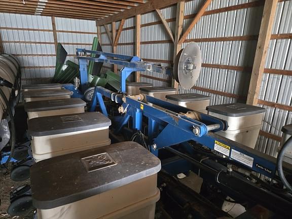 Image of Kinze 3600 equipment image 2