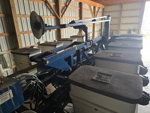 Image of Kinze 3600 equipment image 1