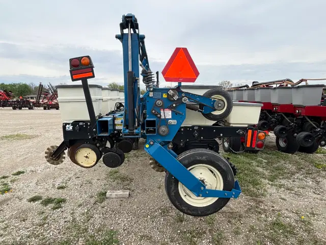 Image of Kinze 3600 equipment image 3