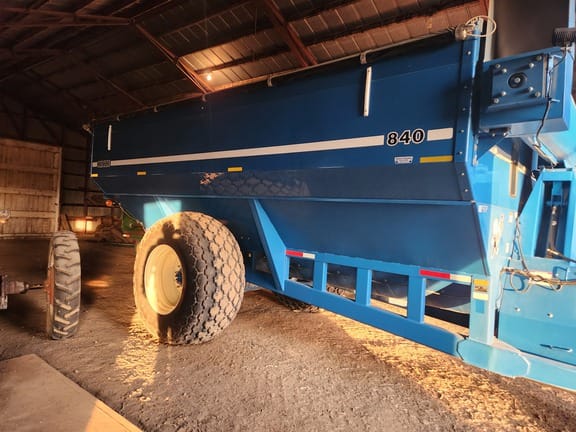 2000 Kinze 840 Equipment Image0