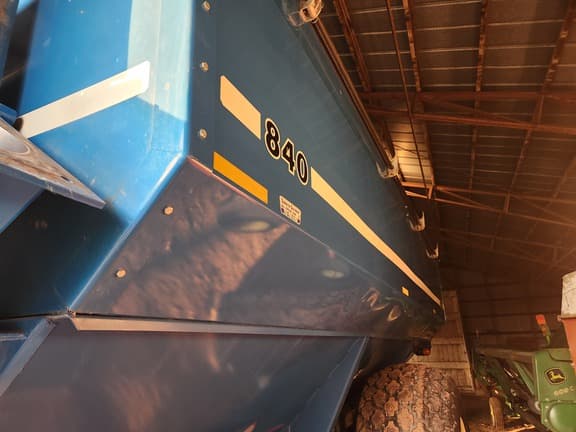 Image of Kinze 840 equipment image 2