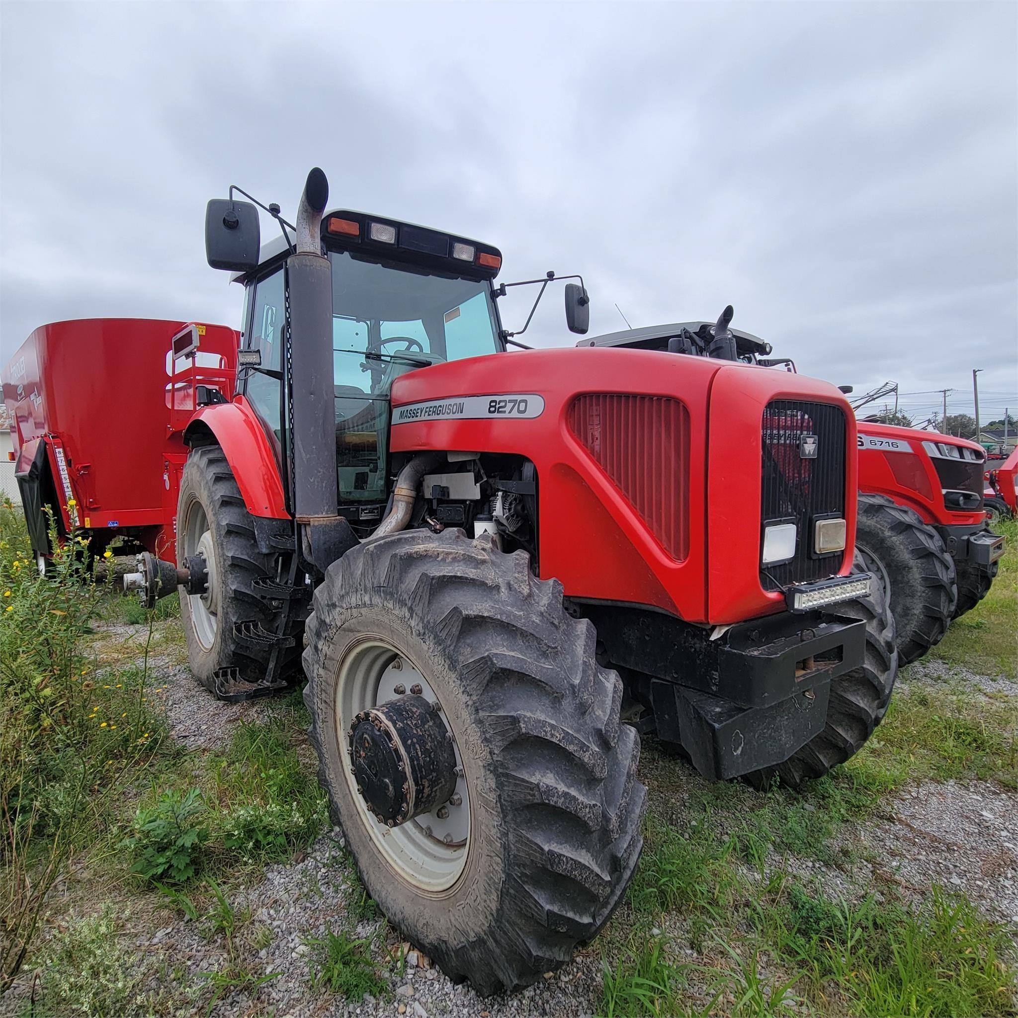 2000 Massey Ferguson 8270 Equipment Image0