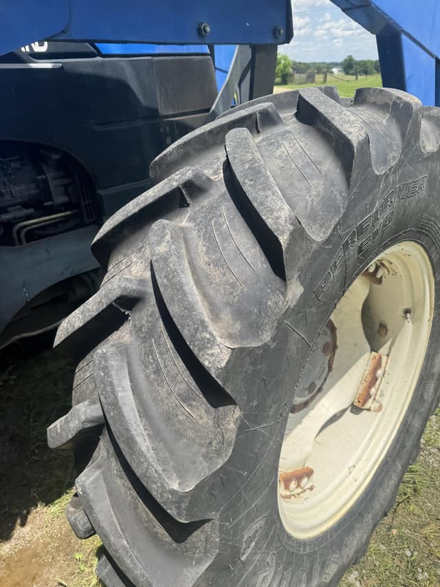 Image of New Holland TS110 equipment image 3