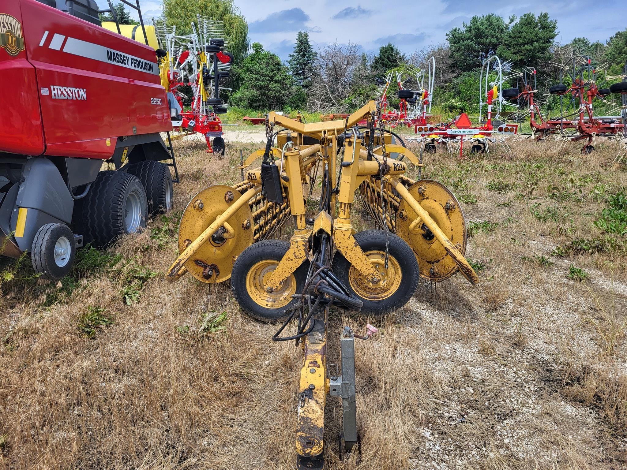 2000 Vermeer R23A Equipment Image0