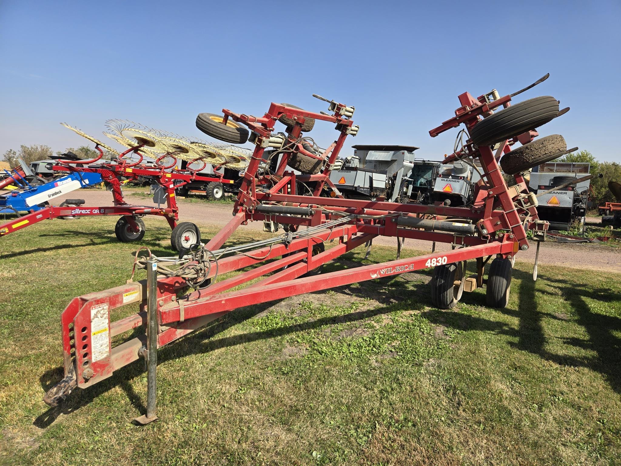 2000 Wil-Rich 4830 Equipment Image0