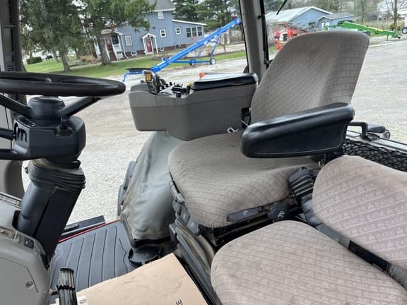 Image of Case IH MX270 equipment image 4