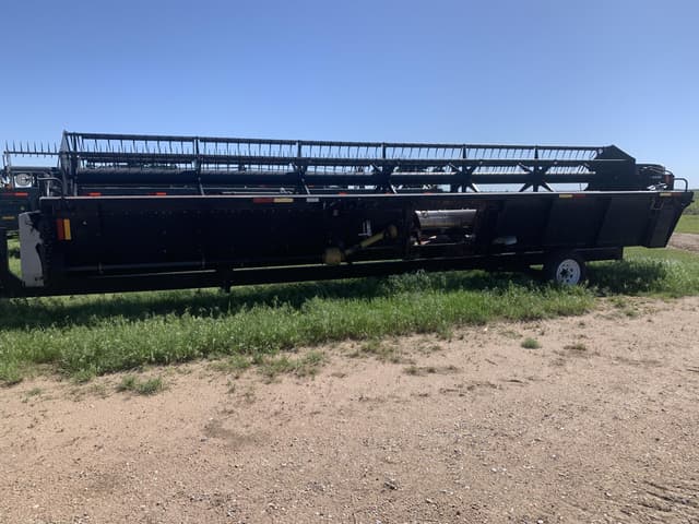 Image of Gleaner 8000 equipment image 1