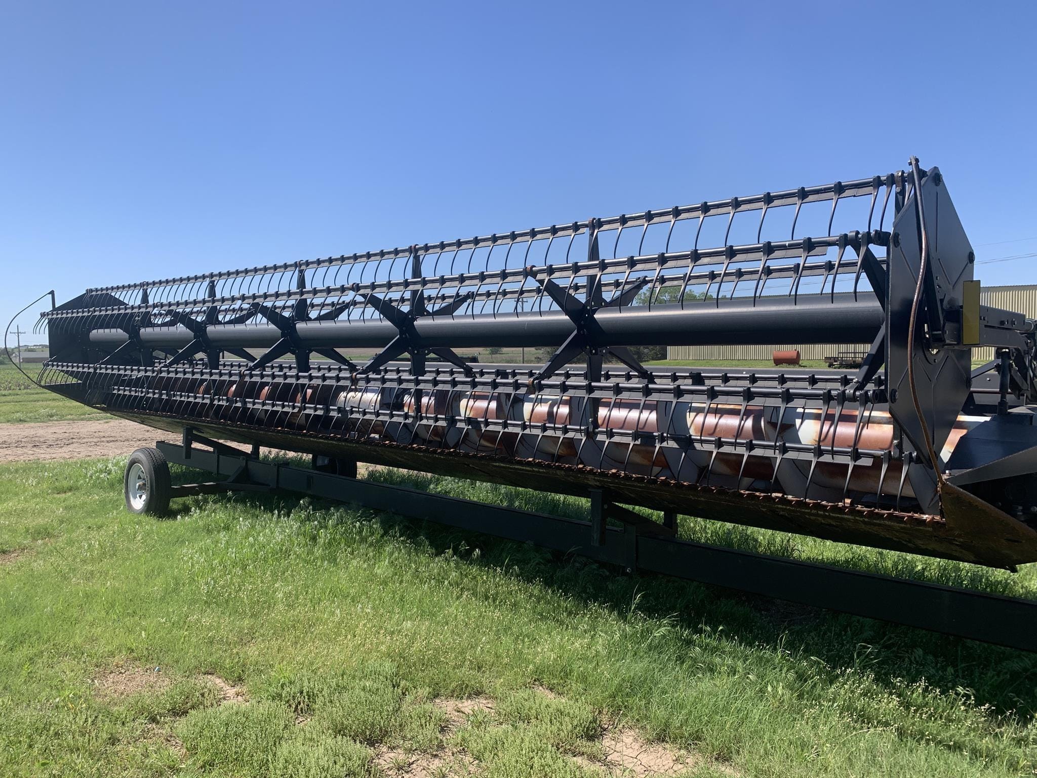 2001 Gleaner 8000 Equipment Image0